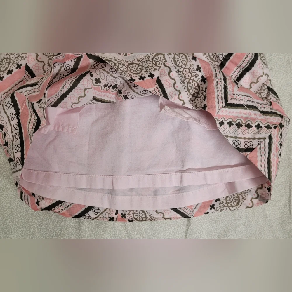 Old Navy Skirt girls size 4T chevron skirt with pockets, 100% Cotton.